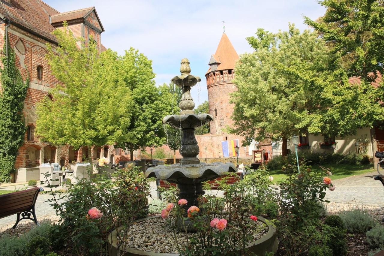Ringhotel Schloss Tangermuende Tangermünde Exterior foto