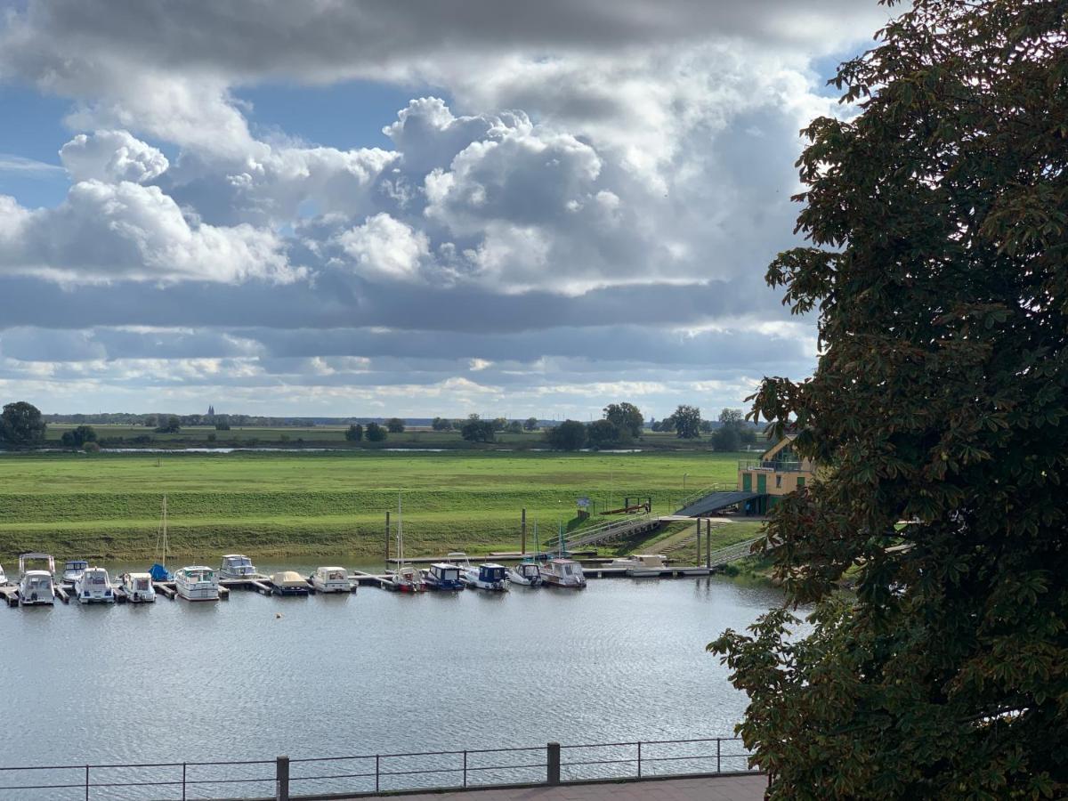 Ringhotel Schloss Tangermuende Tangermünde Exterior foto